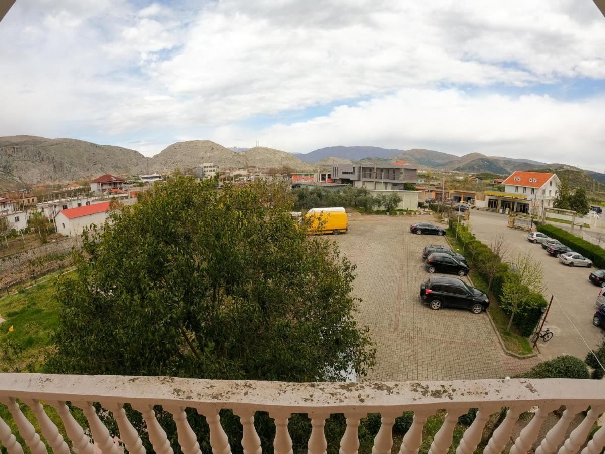 Hotel Hasmegaj Mahall' e Kryethuit Kültér fotó