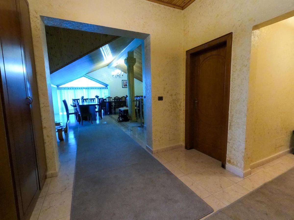 Hotel Hasmegaj Mahall' e Kryethuit Kültér fotó