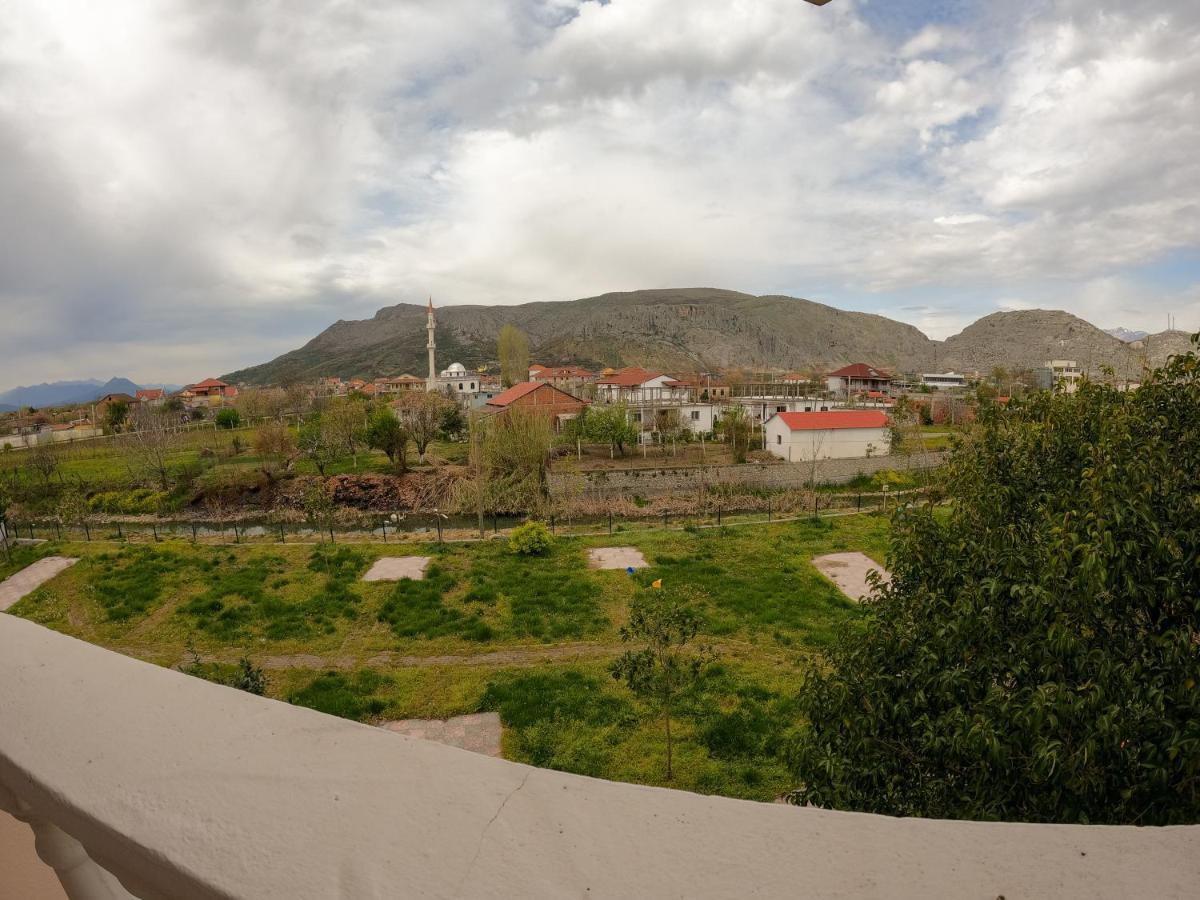 Hotel Hasmegaj Mahall' e Kryethuit Kültér fotó