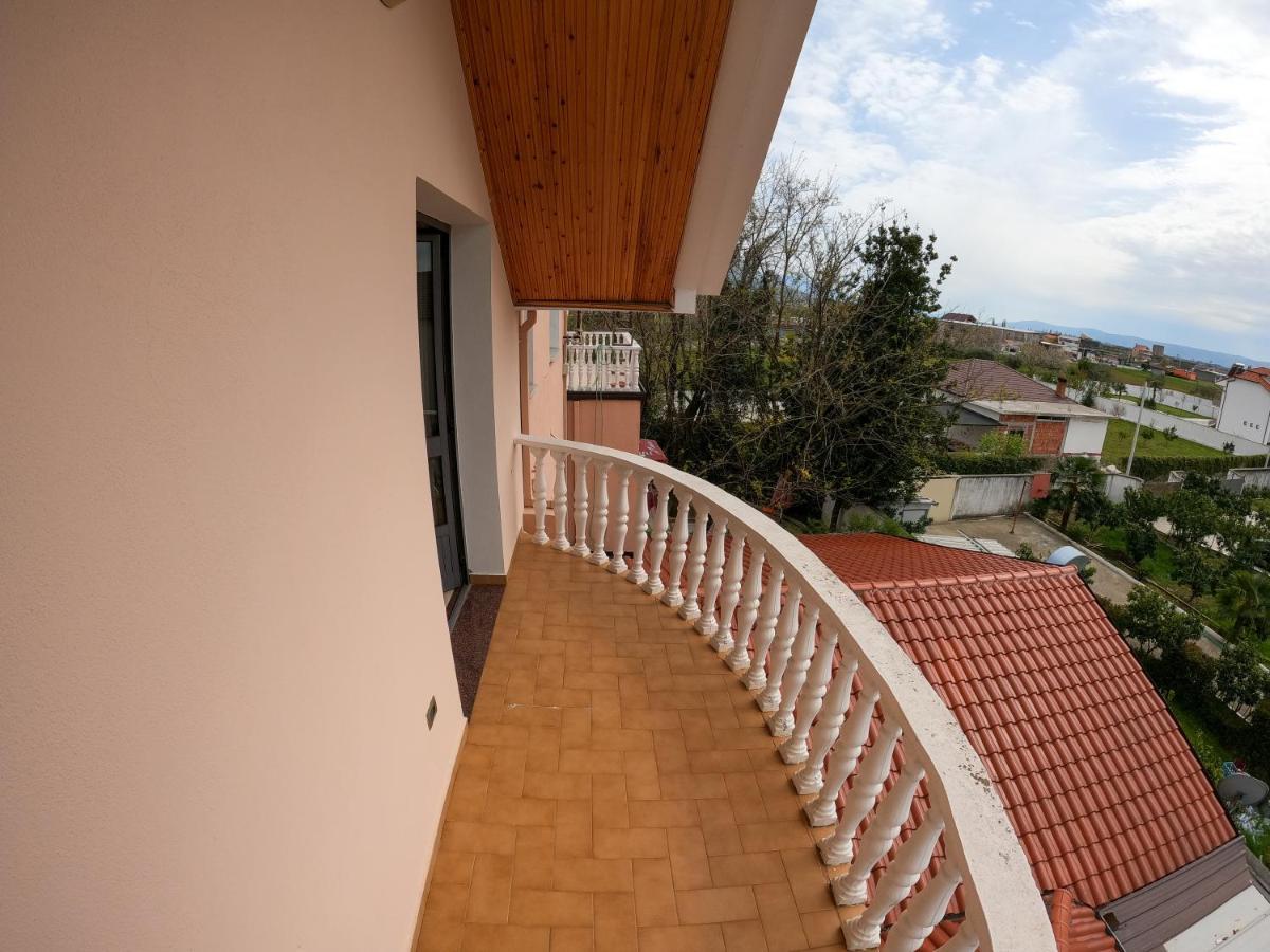 Hotel Hasmegaj Mahall' e Kryethuit Kültér fotó
