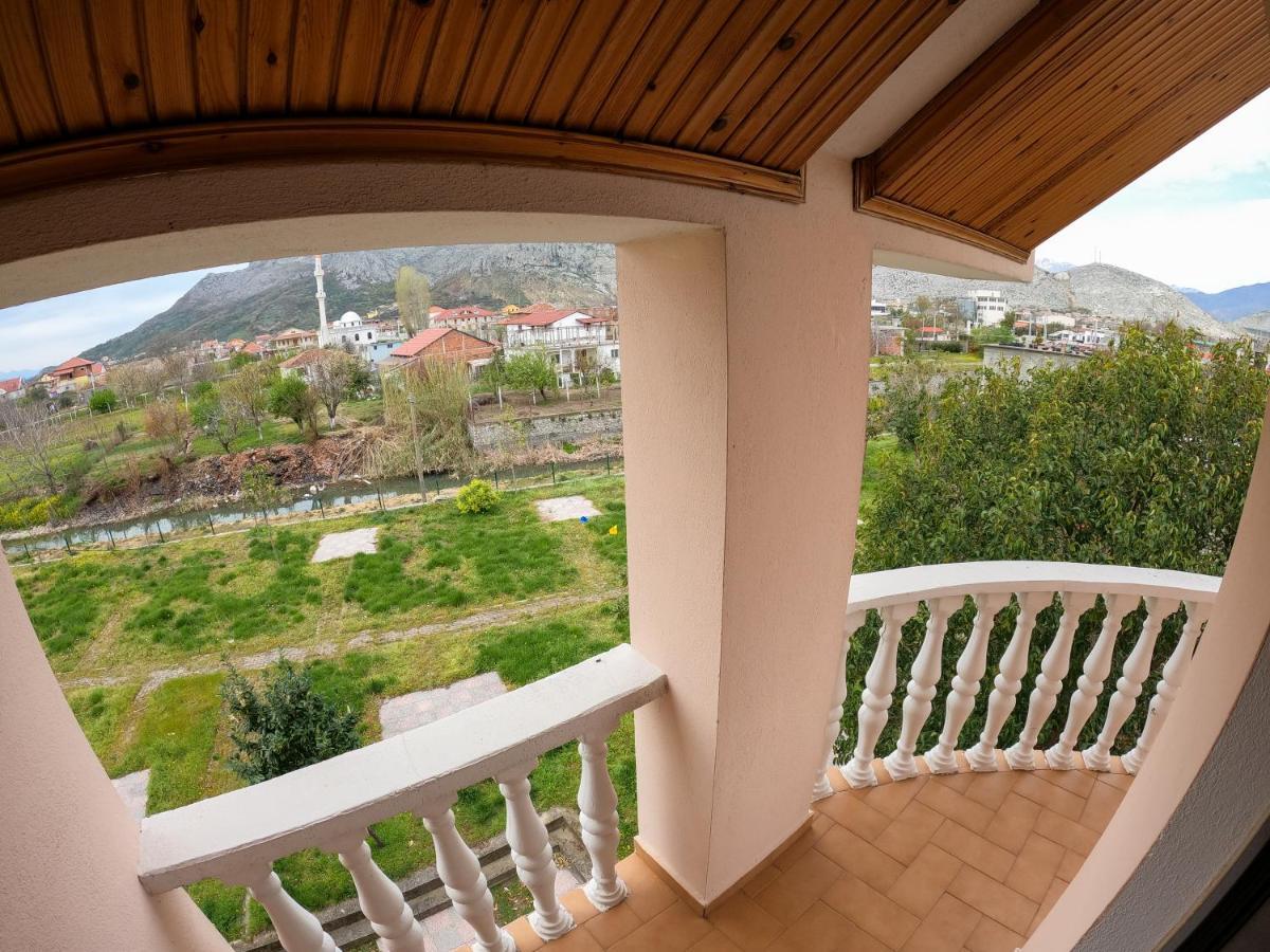 Hotel Hasmegaj Mahall' e Kryethuit Kültér fotó