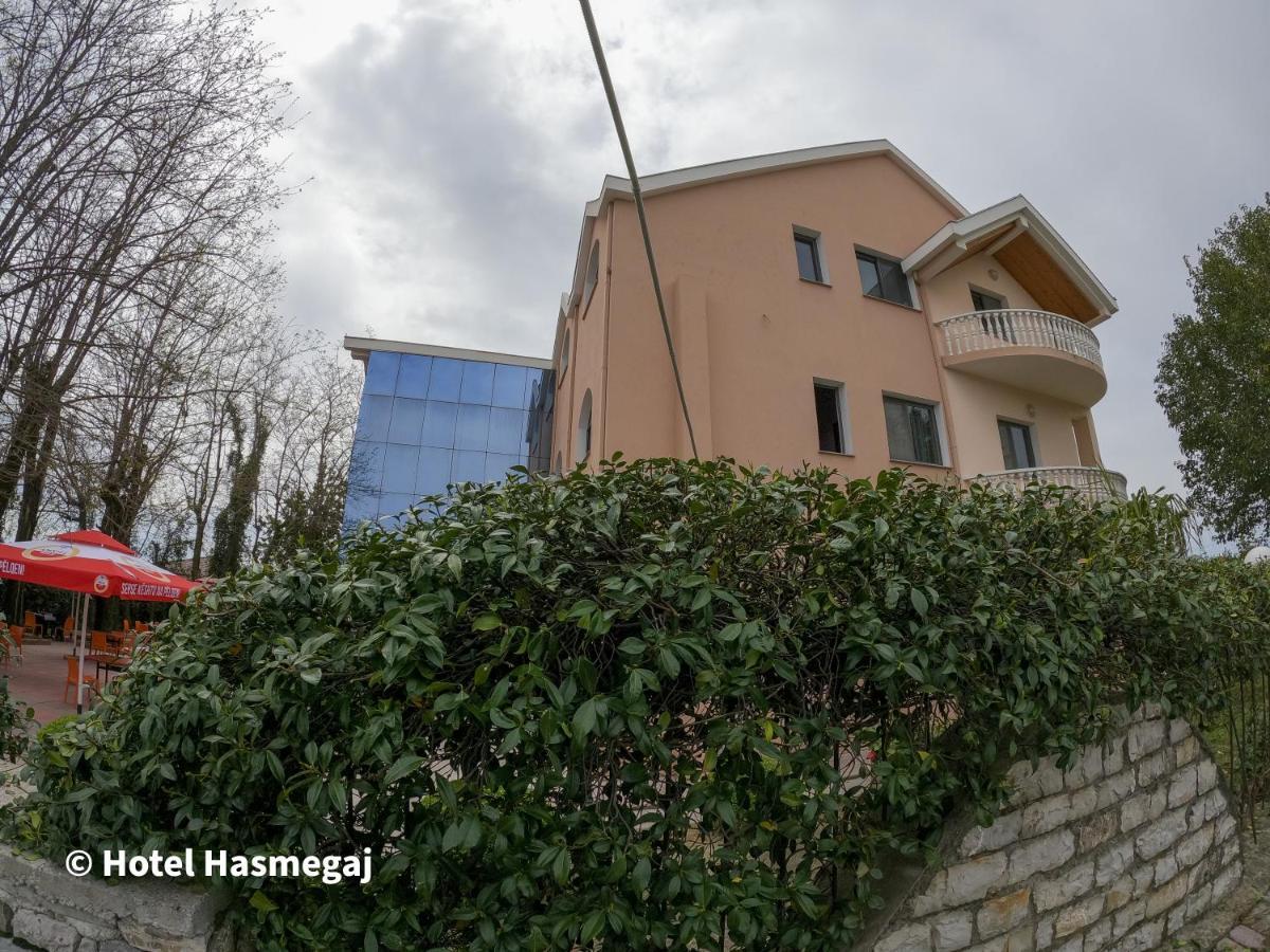 Hotel Hasmegaj Mahall' e Kryethuit Kültér fotó