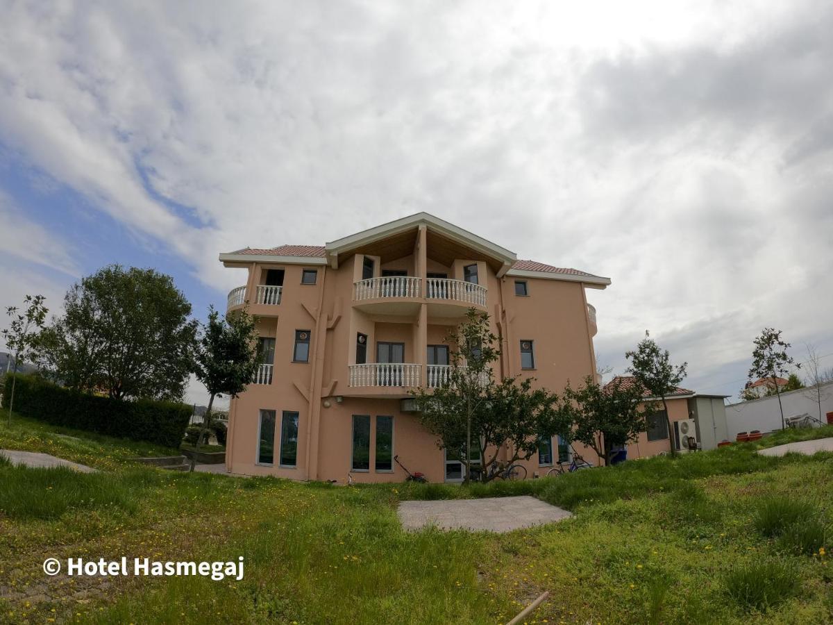 Hotel Hasmegaj Mahall' e Kryethuit Kültér fotó