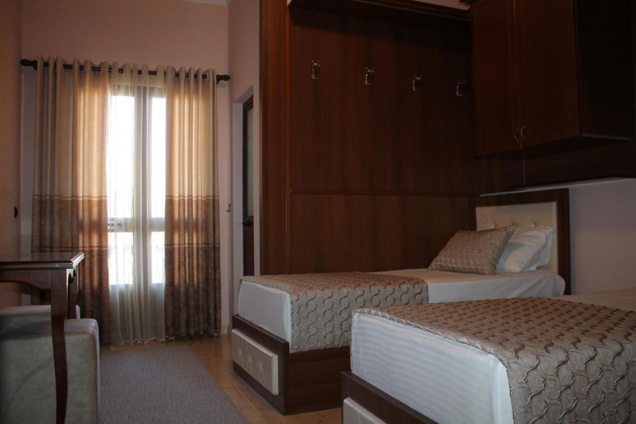 Hotel Hasmegaj Mahall' e Kryethuit Kültér fotó