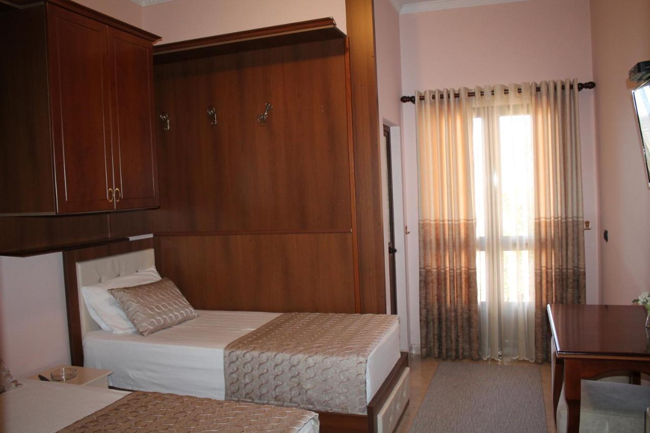 Hotel Hasmegaj Mahall' e Kryethuit Kültér fotó