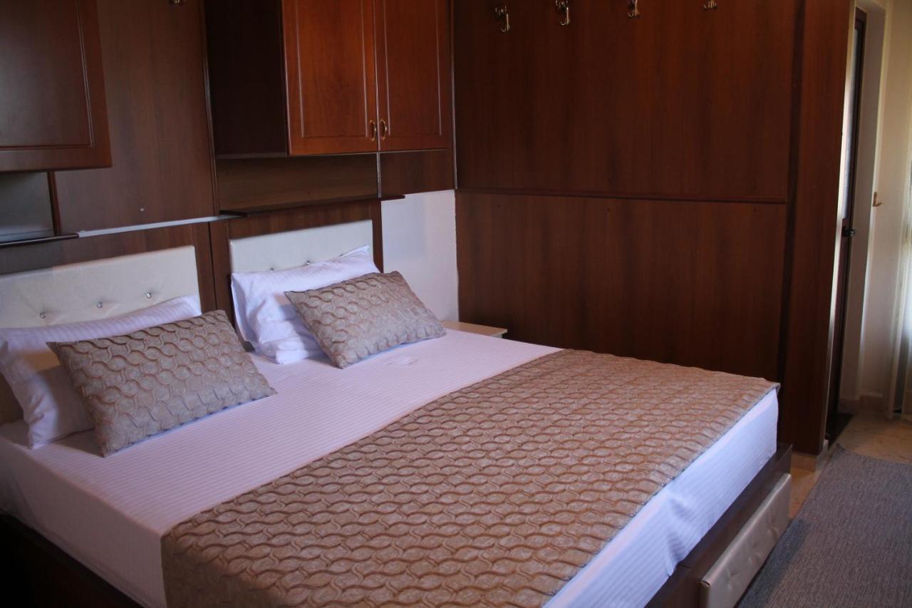 Hotel Hasmegaj Mahall' e Kryethuit Kültér fotó