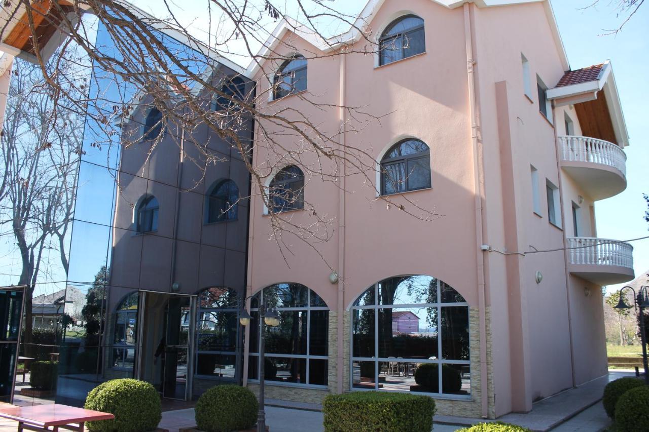 Hotel Hasmegaj Mahall' e Kryethuit Kültér fotó
