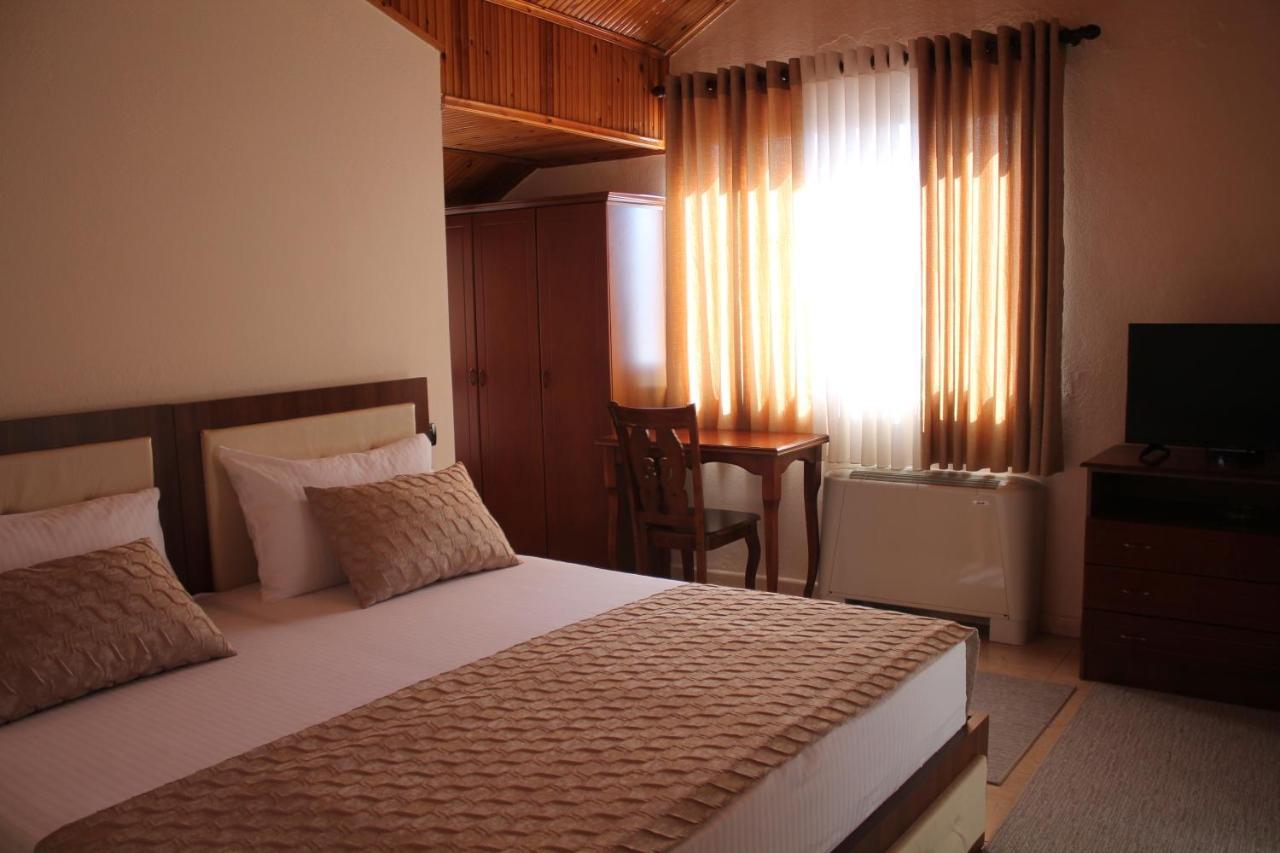 Hotel Hasmegaj Mahall' e Kryethuit Kültér fotó