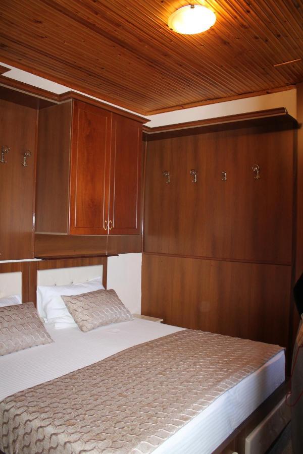 Hotel Hasmegaj Mahall' e Kryethuit Kültér fotó